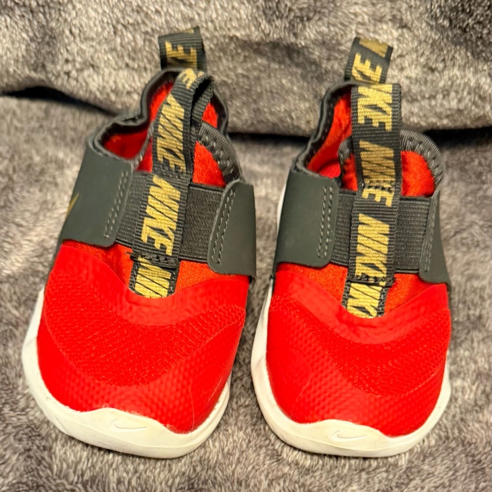 Nike Kids Red and Black Slip-On Sneakers Toddler 6